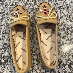 Minnetonka size 9 soft sole moccasins NWOT